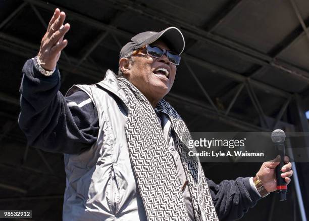 Special guest "Soul Man" Sam Moore performs with Collective Soul at the Dow Live Earth Run for Water, an initiative to help combat the global water...