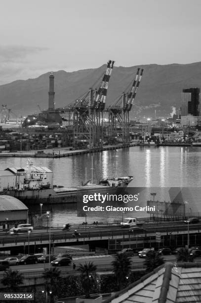 la lanterna di genova - lanterna stockfoto's en -beelden