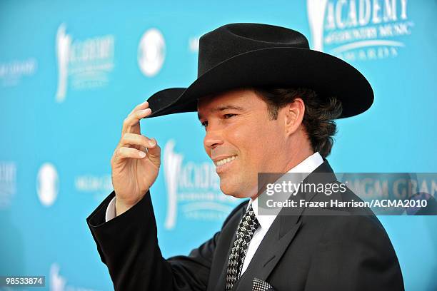 Clay Walker arrives for the 45th Annual Academy of Country Music Awards at the MGM Grand Garden Arena on April 18, 2010 in Las Vegas, Nevada.