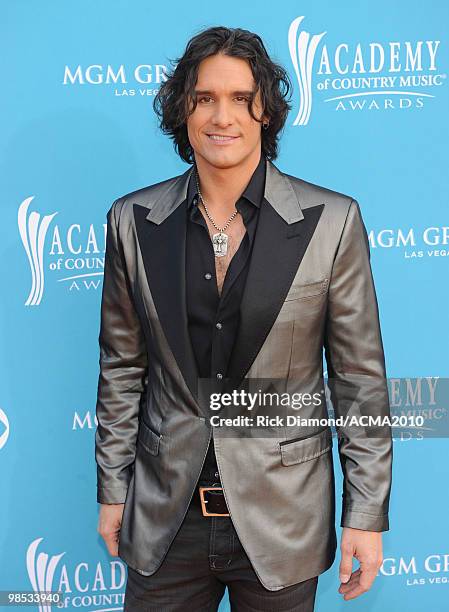 Musician Joe Nichols arrives for the 45th Annual Academy of Country Music Awards at the MGM Grand Garden Arena on April 18, 2010 in Las Vegas, Nevada.