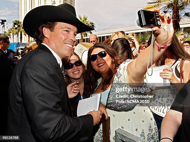 Clay Walker arrives for the 45th Annual Academy of Country Music Awards at the MGM Grand Garden Arena on April 18, 2010 in Las Vegas, Nevada.