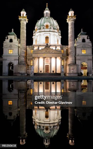 karlskirche in vienna - karlskirche stock-fotos und bilder