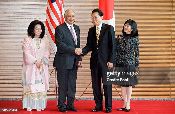 Prime Minister of Malaysia Dato' Sri Mohd Najib shakes hands with Japanese Prime Minister Yukio Hatoyama, as their respective wive's Miyuki Hatoyama...