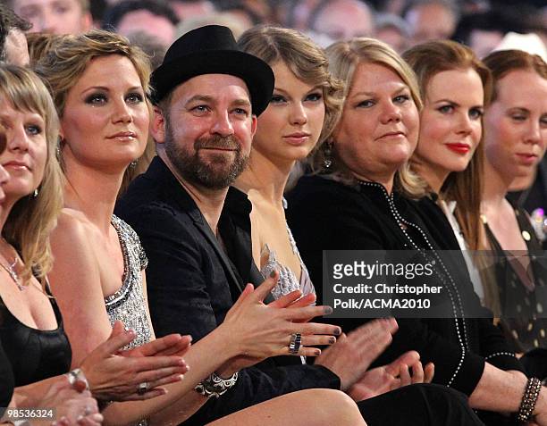 Musicians Jennifer Nettles and Kristian Bush of Sugarland, musician Taylor Swift, Andrea Swift and actress Nicole Kidmanattend the 45th Annual...