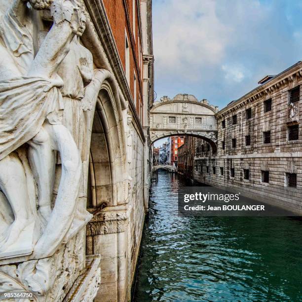 venise-pont des soupirs - venise stock pictures, royalty-free photos & images