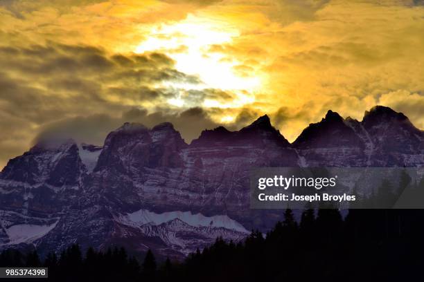 sunrise at dents du midi - dents du midi stockfoto's en -beelden