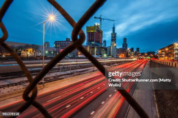 highway through the fence - fast shutter speed foto e immagini stock