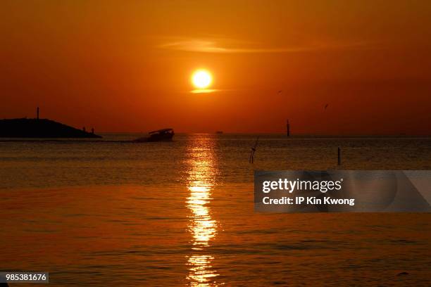 sunset in tai o - tai o fotografías e imágenes de stock