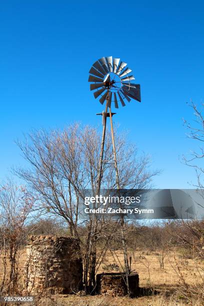 mason windmill - 工業用風車 ストックフォトと画像