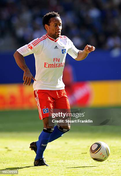 Ze Roberto of Hamburg in action during the Bundesliga match between Hamburger SV and FSV Mainz 05 at HSH Nordbank Arena on April 17 in Hamburg,...