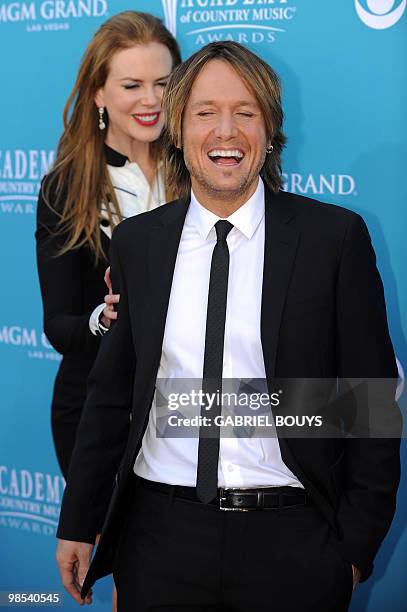 Singer Keith Urban arrives with his wife, actress Nicole Kidman at the 45th Academy of Country Music Awards in Las Vegas, Nevada, on April 18, 2010....