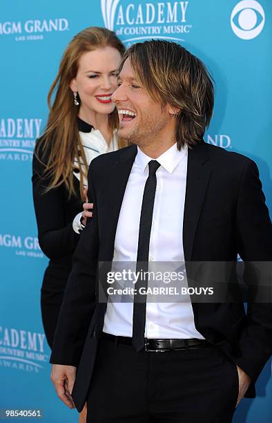 Singer Keith Urban arrives with his wife, actress Nicole Kidman at the 45th Academy of Country Music Awards in Las Vegas, Nevada, on April 18, 2010....