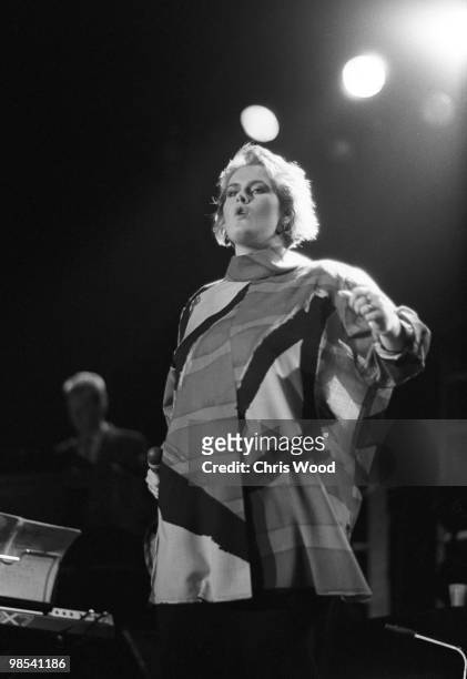 Singer Alison Moyet performing, 23rd November 1984. Formerly the singer with 'Yazoo', Moyet went on to record as a solo artist. .