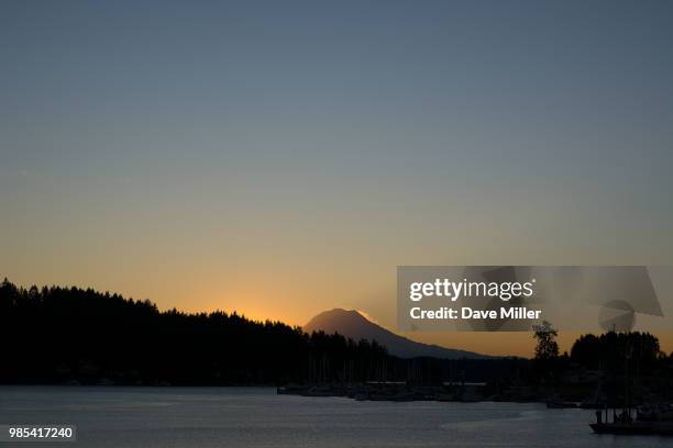 pre-sunrise mt rainer glow from gig harbor, wa - gig harbor stock pictures, royalty-free photos & images