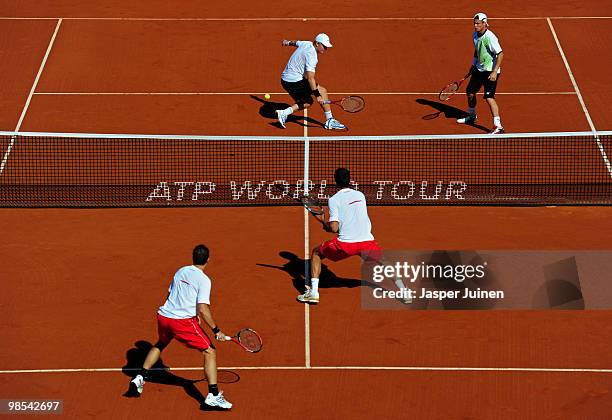 Mark Knowles of the Bahamas returns a backhand flanked by his doubles partner Lleyton Hewitt of Austrialia during their ATP 500 World Tour Barcelona...