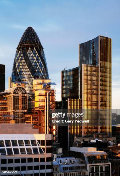 london city skyline at sunset - newpremiumuk stockfoto's en -beelden