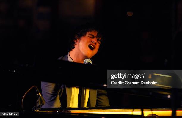 Musician Jamie Cullum performs at The Basement on April 19, 2010 in Sydney, Australia.