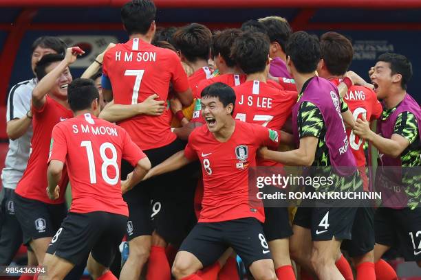 12,278 South Korea National Soccer Team Photos & High Res Pictures