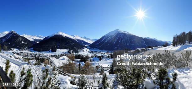 davos dorf - dorf foto e immagini stock