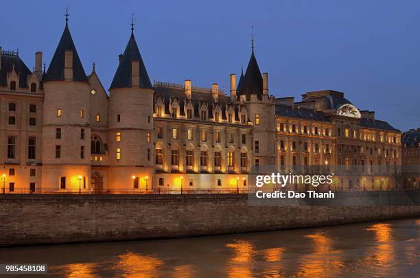 la conciergerie - conciergerie stock pictures, royalty-free photos & images