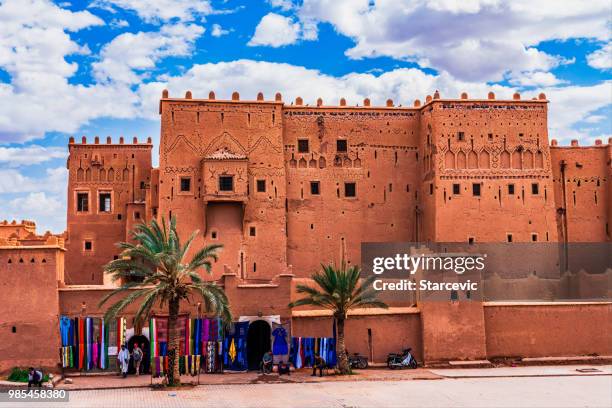 kasbah de taourit em ouarzazate, marrocos - kasbah of taourirt - fotografias e filmes do acervo