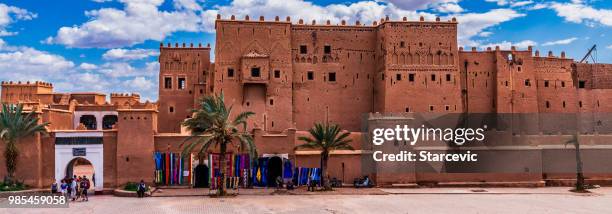 taourit kasbah in ouarzazate, morocco - kasbah of taourirt imagens e fotografias de stock