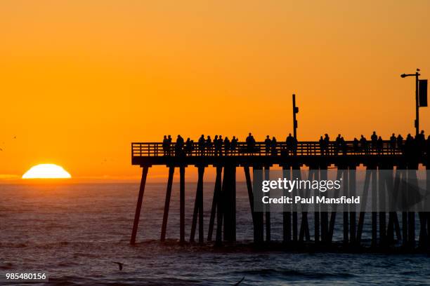 pier at sunset - paul mansfield photography stock pictures, royalty-free photos & images