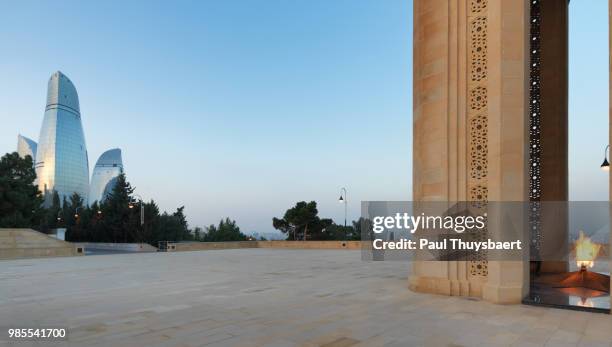 baku eternal flame monument - eternal flame stock-fotos und bilder