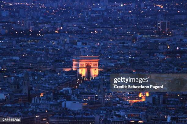 l'arc de triomphe - larc stock pictures, royalty-free photos & images