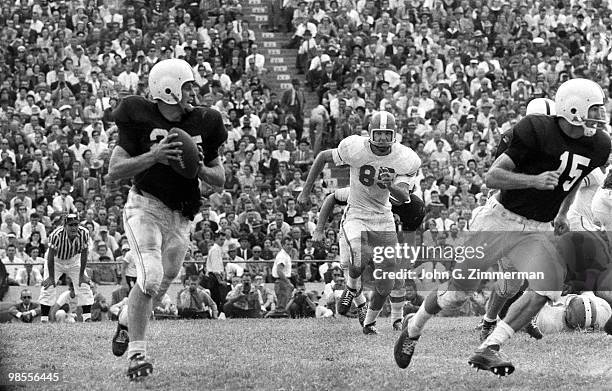 Oklahoma Tommy McDonald in action vs Texas. Dallas, TX CREDIT: John G. Zimmerman