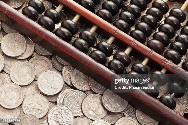 abacus on money - petardo fotografías e imágenes de stock