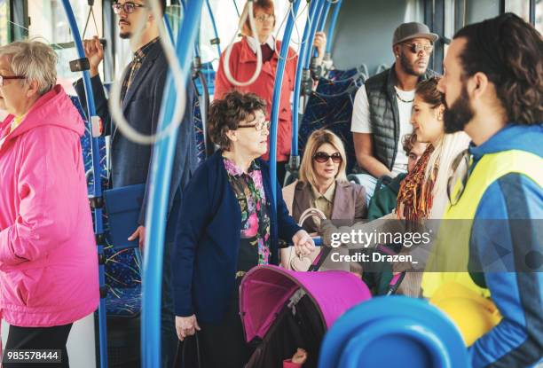 Overvolle Openbare Bus In De Stad, Stockfoto