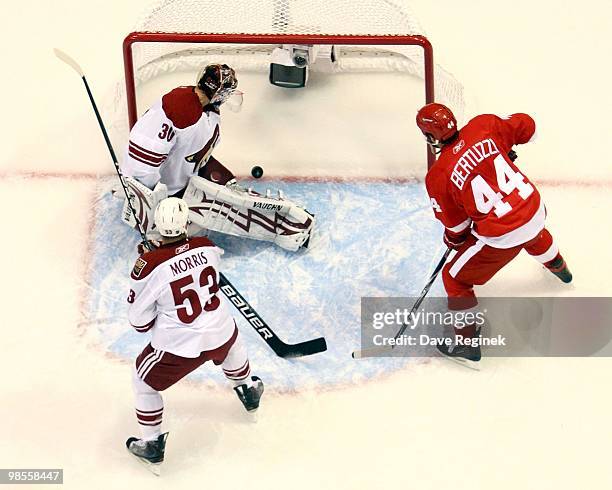 Todd Bertuzzi of the Detroit Red Wings watches teammate Valtteri Filppula goal on Iiya Bryzgalov of the Phoenix Coyotes as teammate Derek Morris...