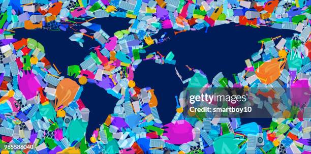 illustrazioni stock, clip art, cartoni animati e icone di tendenza di mappa del mondo con oceani di rifiuti di plastica - pollution