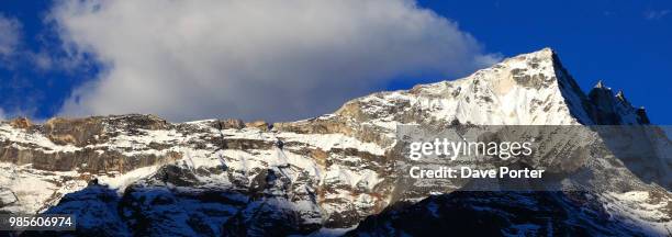 snow capped konge ri mountain, sagarmatha national park, nepal - sagarmatha national park stockfoto's en -beelden