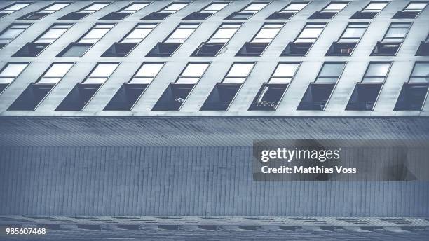 aalto-hochhaus - bremen vahr iii - hochhaus stock pictures, royalty-free photos & images