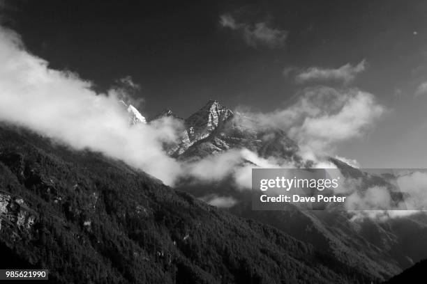 kusum khangkaru mountain, sagarmatha national park, himalayas, nepal - sagarmatha national park stockfoto's en -beelden