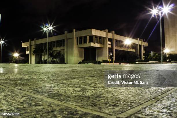 edif.banco central rd - banco central stock pictures, royalty-free photos & images
