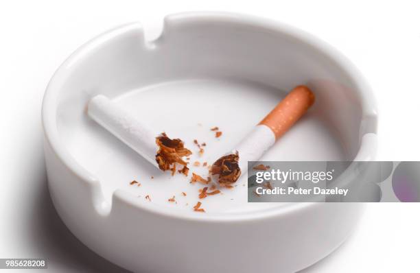 quitting smoking due to health problems - quit smoking stockfoto's en -beelden