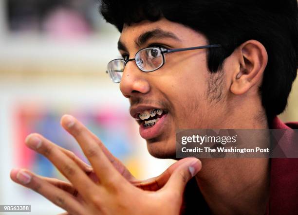 Location: Kenmoor Middle School, Landover, MD CREDIT: Linda Davidson/ Washington Post staff CAPTION: During their lunch break, 7th and 8th graders in...