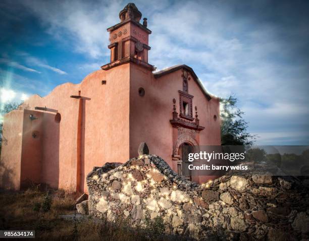 historical mexican church - barry weiss 個照片及圖片檔