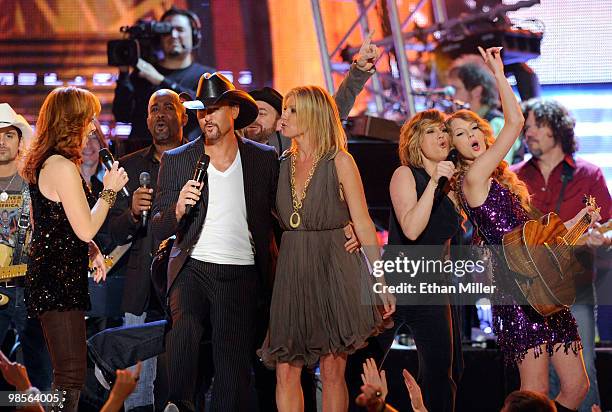 Musicians Reba McEntire, Tim McGraw, Faith Hill, Jennifer Nettles, and Taylor Swift perform onstage during Brooks & Dunn's The Last Rodeo Show at MGM...