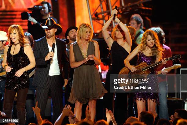 Musicians Reba McEntire, Tim McGraw, Faith Hill, Jennifer Nettles, and Taylor Swift perform onstage during Brooks & Dunn's The Last Rodeo Show at MGM...