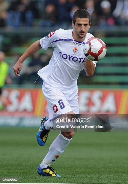 Alessandro Gamberini of ACF Fiorentina in action during the Serie A match between Atalanta BC and ACF Fiorentina at Stadio Atleti Azzurri d'Italia on...