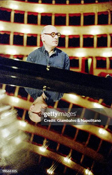 Photo of Michael NYMAN sitting at the piano