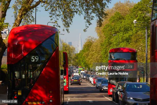 traffic on brixton hill, brixton, london, england - brixton stockfoto's en -beelden