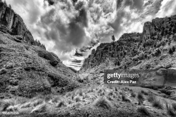 cumbemayo y la tormenta - tormenta stock pictures, royalty-free photos & images