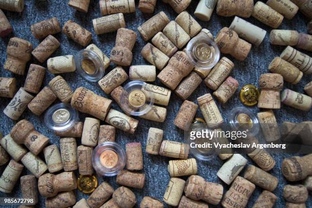 wine bottle cork stoppers used for sealing wine bottles in great variety - argenberg bildbanksfoton och bilder