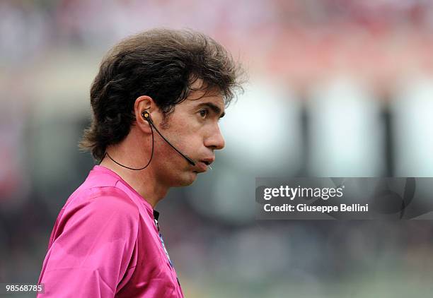 The referee Mauro Bergonzi during the Serie A match between AS Bari and SSC Napoli at Stadio San Nicola on April 18, 2010 in Bari, Italy.