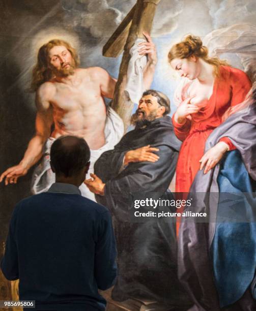 Visitors of the press pre-tour of the 'Rubens. Kraft der Verwandlung' exhibition stand in front of the prainting 'Augustinus zwischen Christus und...